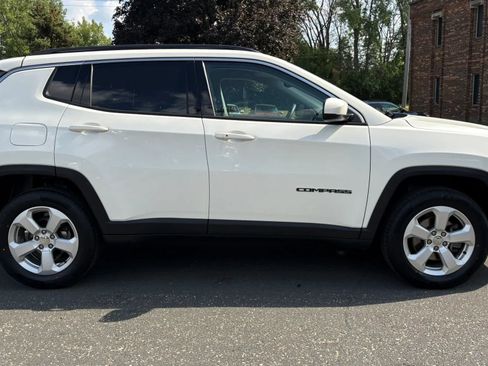 Used 2018 Jeep Compass Latitude w/ Cold Weather Group AWD/4WD image 12