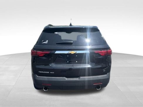 Used 2022 Chevrolet Traverse LT w/ LT Premium Package AWD/4WD image 3