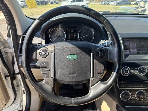 Used 2013 Land Rover LR2 image 13