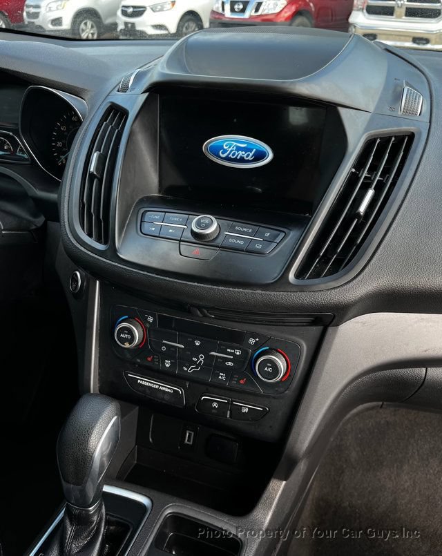 Used 2019 Ford Escape SE FWD image 19