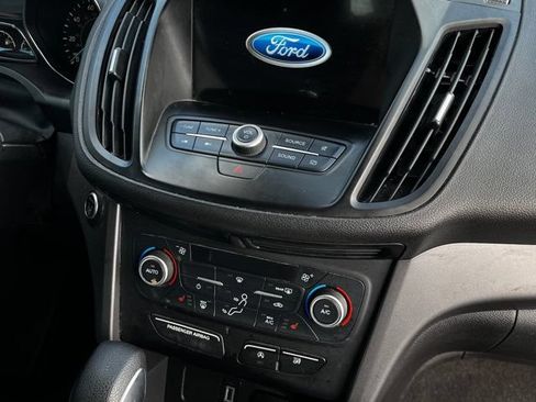 Used 2019 Ford Escape SE FWD image 19
