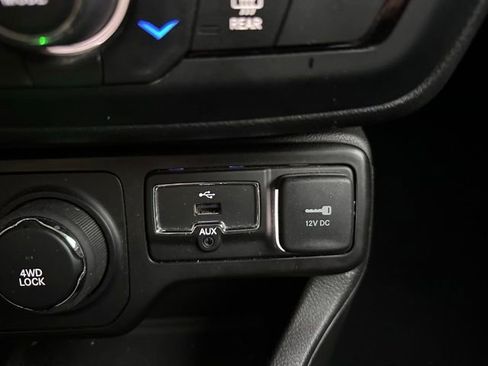 Used 2021 Jeep Renegade Sport image 32