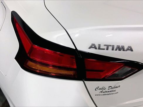 Used 2025 Nissan Altima 2.5 SV FWD image 27