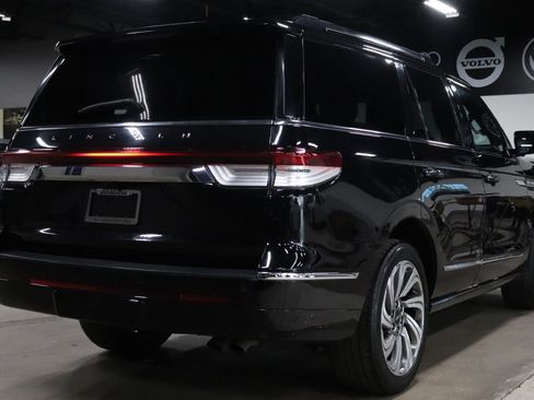 Used 2024 Lincoln Navigator Reserve image 5