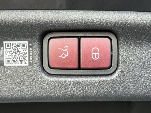 Used 2026 Mercedes-Benz C 300 4MATIC Sedan image 25