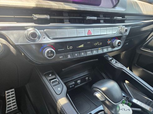 Used 2024 Kia Telluride SX FWD image 16