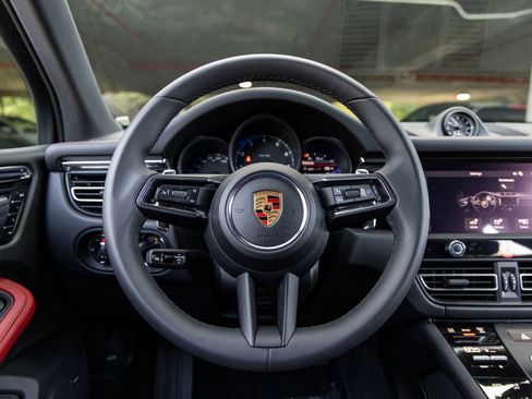 New 2025 Porsche Macan image 29