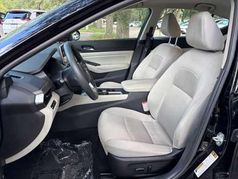 Used 2025 Nissan Altima 2.5 SV FWD image 49