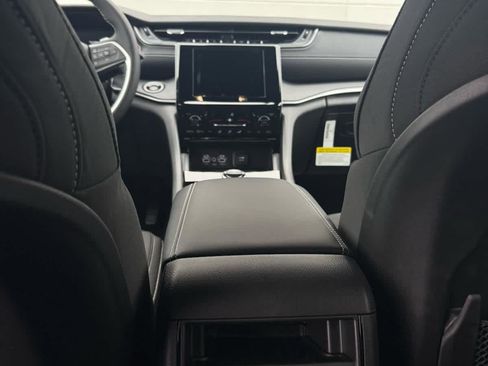 New 2025 Jeep Grand Cherokee Laredo X w/ Luxury Tech Group I image 21