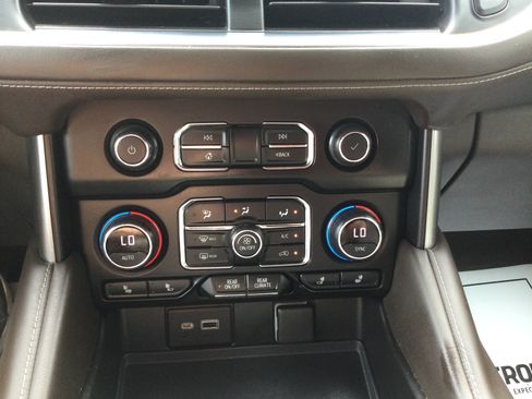 Used 2021 Chevrolet Tahoe Z71 w/ Luxury Package AWD/4WD image 19