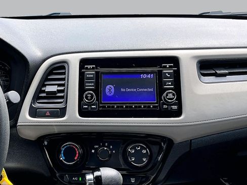 Used 2018 Honda HR-V LX image 7
