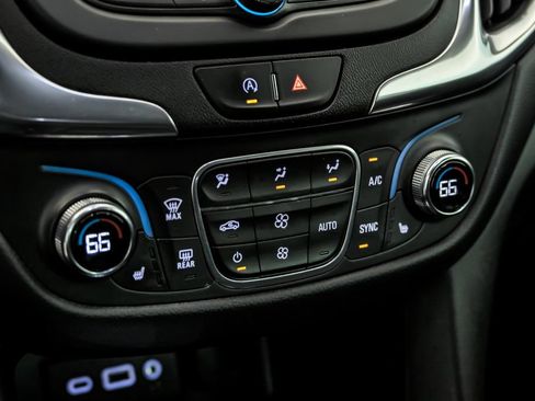 Used 2022 Chevrolet Equinox LT FWD image 18