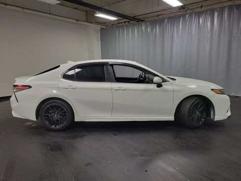 Used 2019 Toyota Camry SE FWD image 9