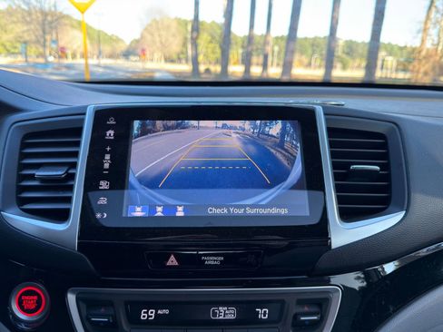 Used 2017 Honda Pilot Touring image 4