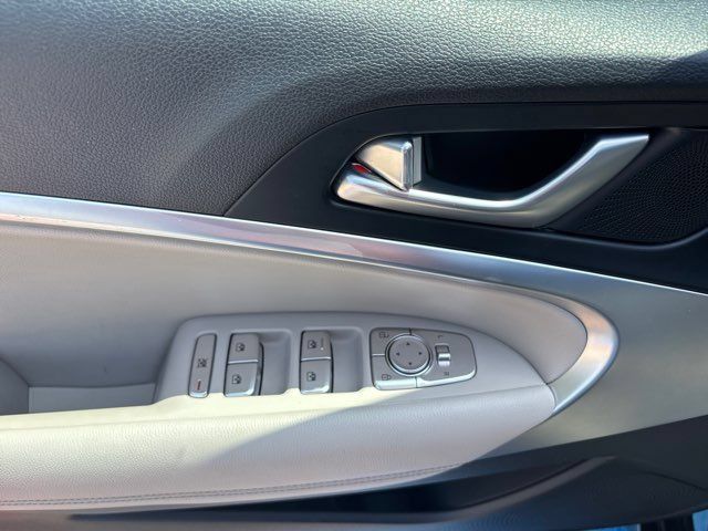 Used 2023 Genesis G70 2.0T RWD image 17