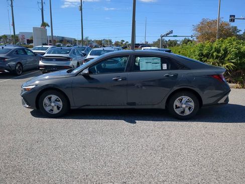 New 2026 Hyundai Elantra SE image 3