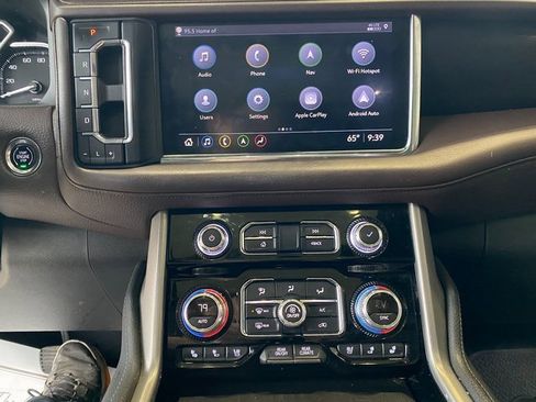 Used 2021 GMC Yukon Denali w/ Denali Premium Package image 25