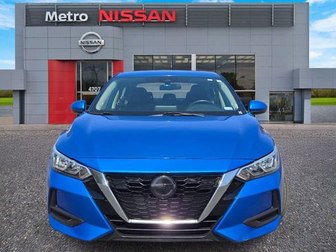 Used 2022 Nissan Sentra SV image 2