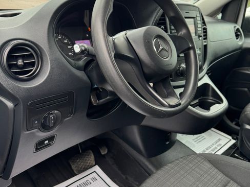 Used 2020 Mercedes-Benz Metris image 10