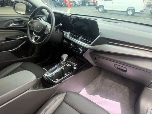 Used 2025 Chevrolet Trax ACTIV w/ Sunroof Package image 6