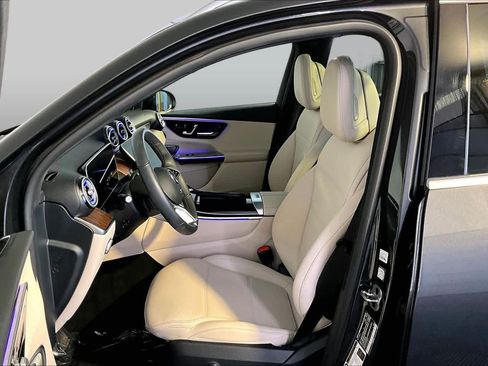 Used 2026 Mercedes-Benz GLC 300 4MATIC image 9