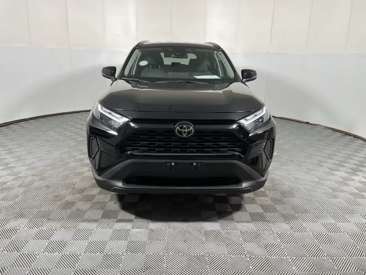 Used 2025 Toyota RAV4 XLE FWD image 3