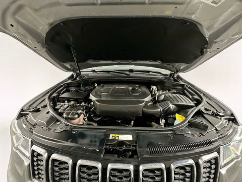 Used 2017 Jeep Grand Cherokee Limited AWD/4WD image 29