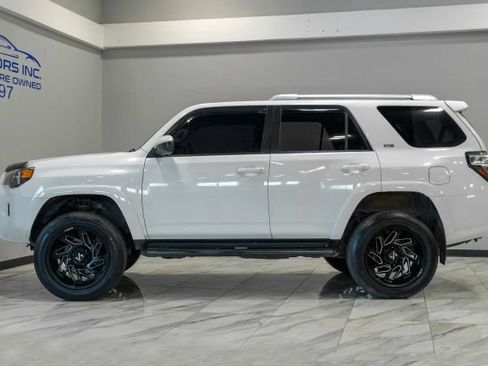 Used 2017 Toyota 4Runner SR5 RWD image 16