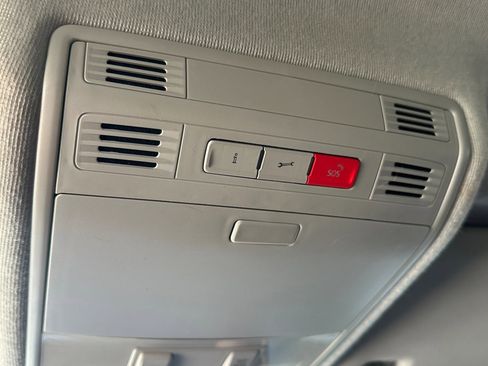 Used 2018 Volkswagen Tiguan SE image 37