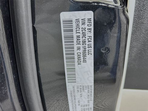 Used 2023 Chrysler Pacifica Touring-L image 32