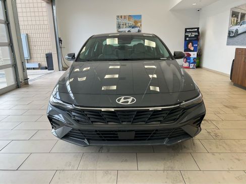 New 2026 Hyundai Elantra Limited FWD image 3