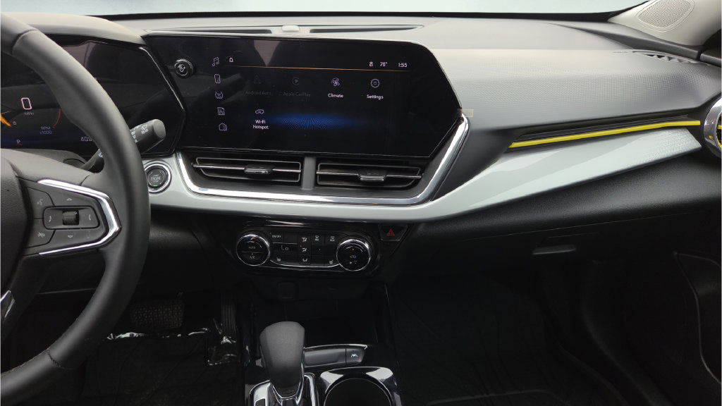 Used 2025 Chevrolet Trax LT w/ LT Convenience Package FWD image 22