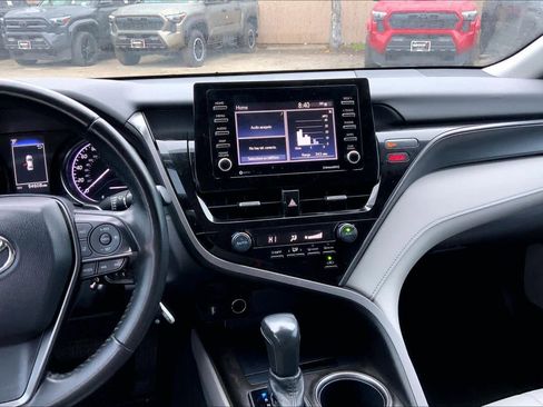 Used 2021 Toyota Camry SE image 11