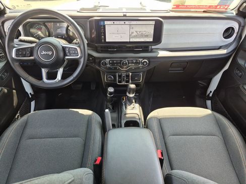Used 2024 Jeep Wrangler Unlimited Sahara AWD/4WD image 12