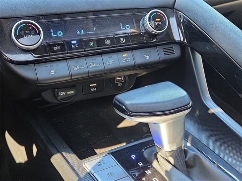 Used 2023 Hyundai Elantra Limited image 28