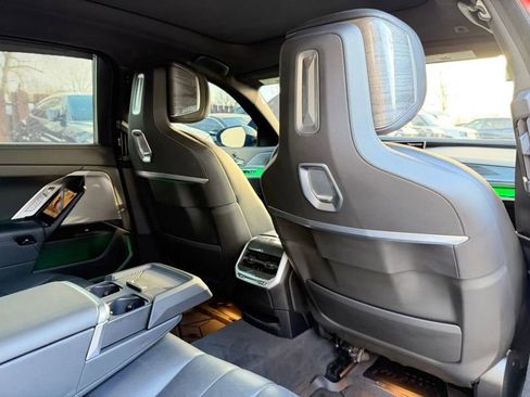 Used 2023 BMW 760i xDrive w/ Parking Assistance Package image 27