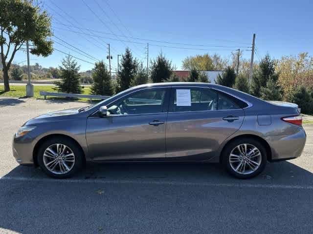 Used 2015 Toyota Camry SE FWD image 2