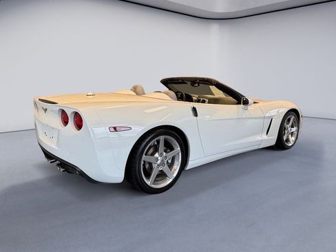 Used 2005 Chevrolet Corvette Convertible w/ Preferred Equipment Group RWD image 5