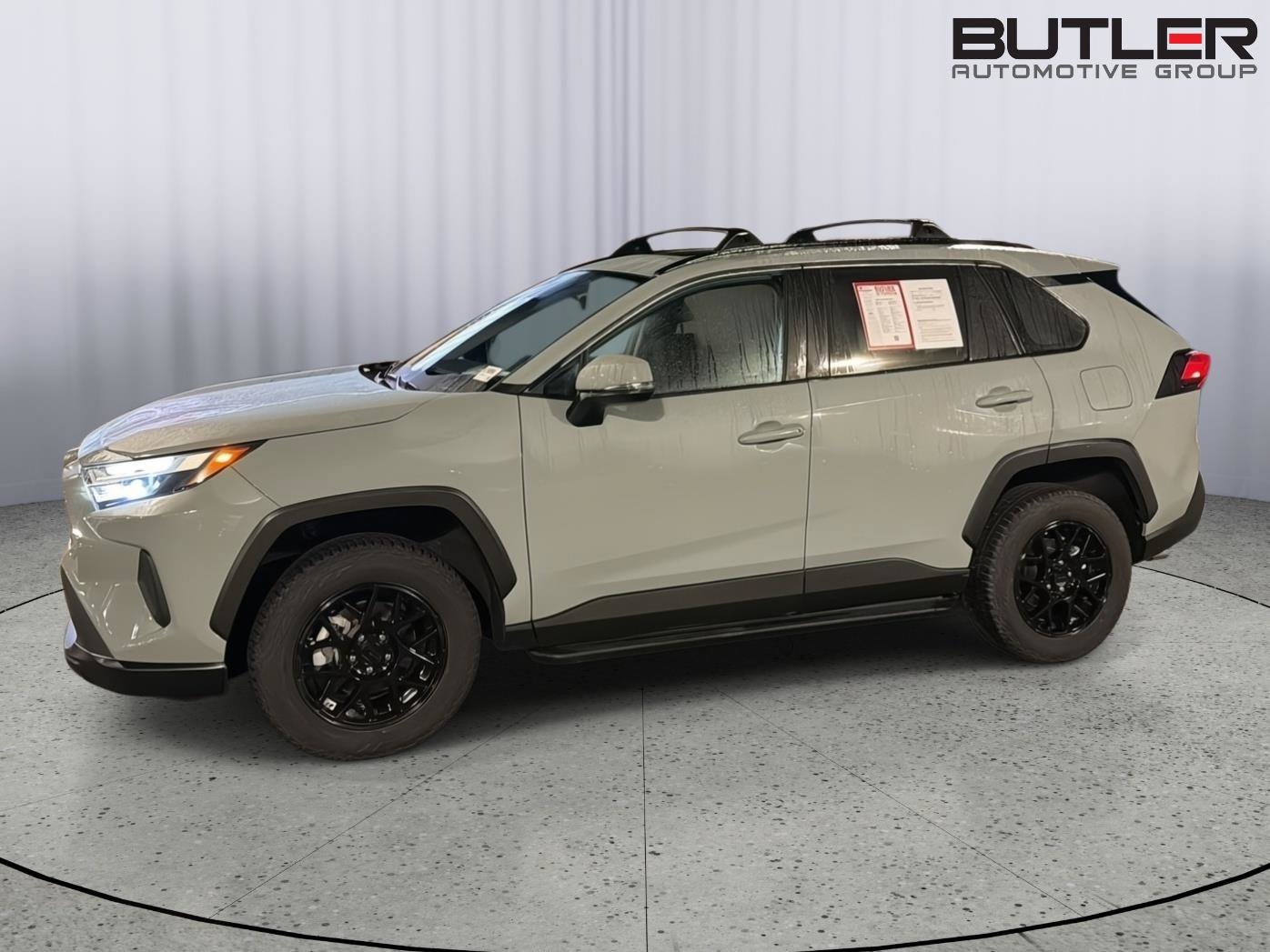Certified 2022 Toyota RAV4 XLE w/ Convenience Package FWD image 3