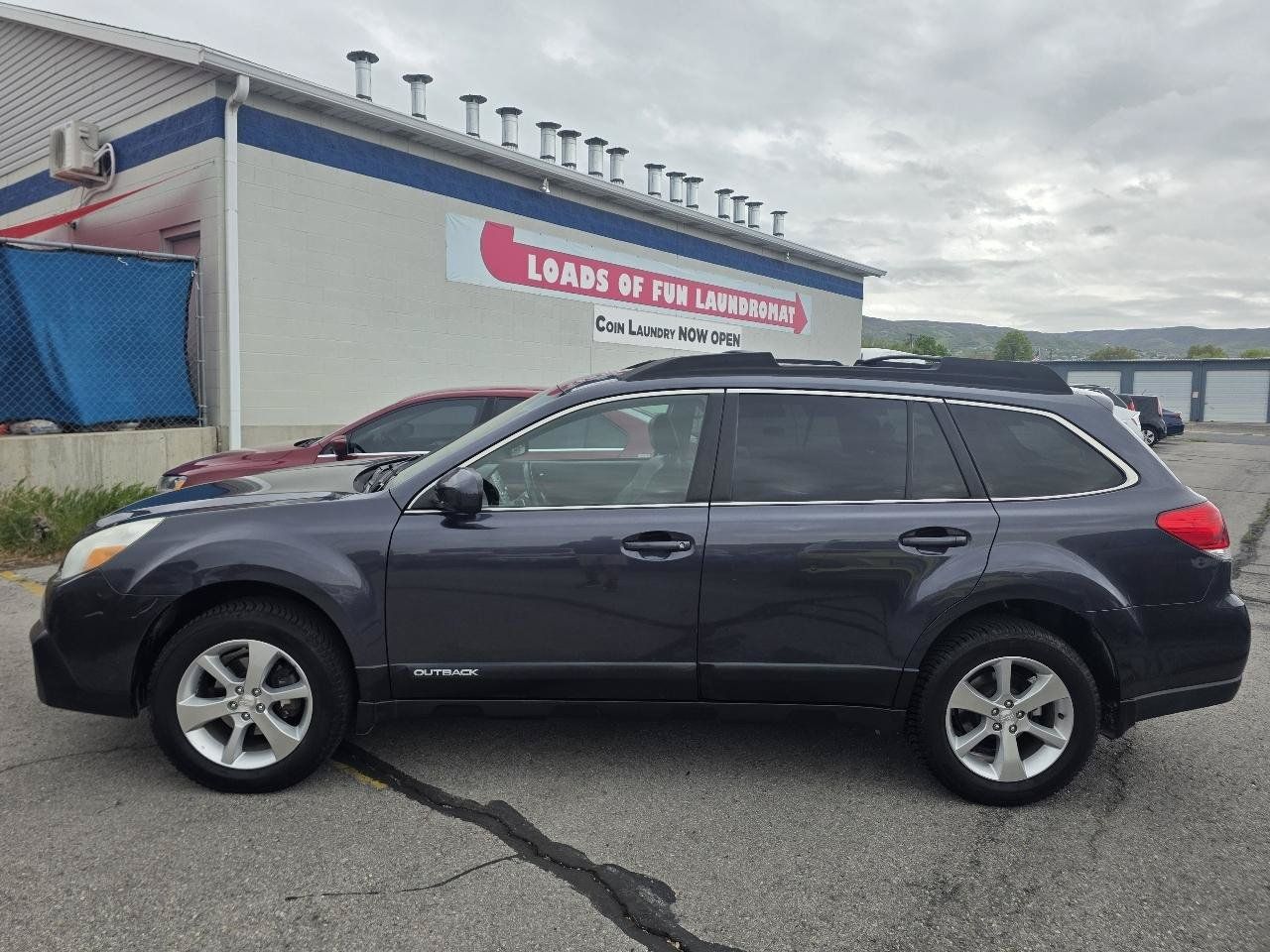 Used 2013 Subaru Outback 2.5i Limited w/ Moonroof Pkg AWD/4WD image 2