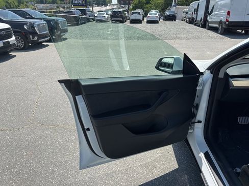 Used 2022 Tesla Model Y Performance AWD/4WD image 28