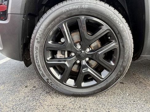 Used 2017 Jeep Renegade Altitude image 6