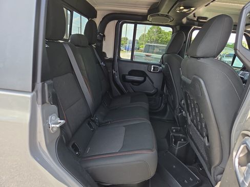 Used 2021 Jeep Gladiator Mojave AWD/4WD image 16