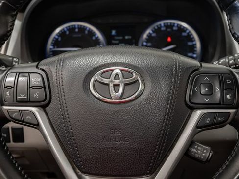 Used 2017 Toyota Highlander Limited AWD/4WD image 13