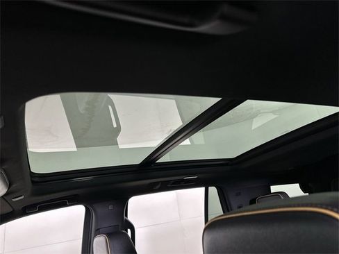 Used 2024 GMC Yukon AT4 w/ Technology Package image 19