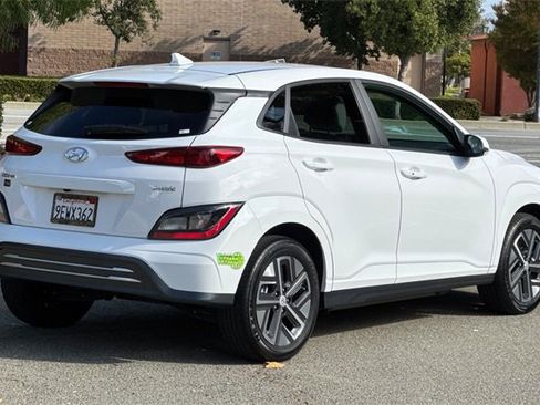 Used 2023 Hyundai Kona SE image 4