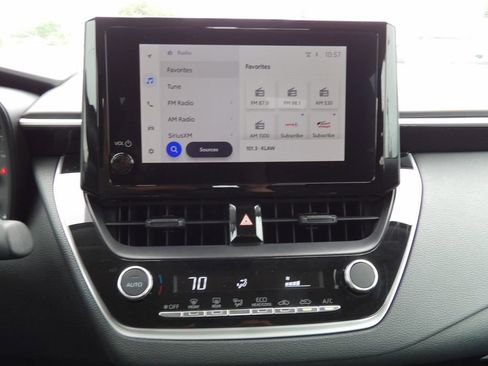 Used 2025 Toyota Corolla LE FWD image 17