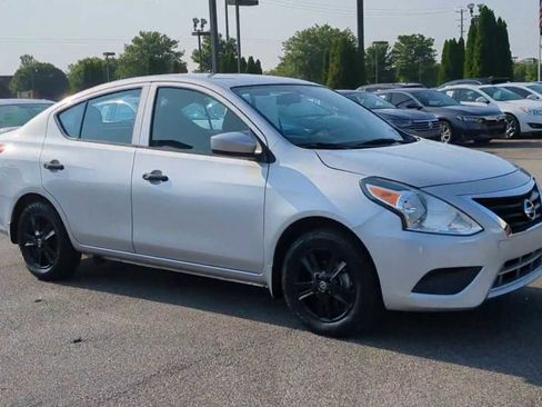 Used 2019 Nissan Versa S Plus image 2