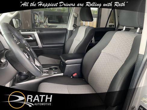 Used 2022 Toyota 4Runner SR5 AWD/4WD image 11