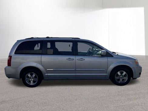Used 2009 Dodge Grand Caravan SXT image 34